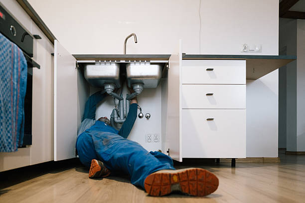 Professional Leak Detection technician working in Palos Park, IL